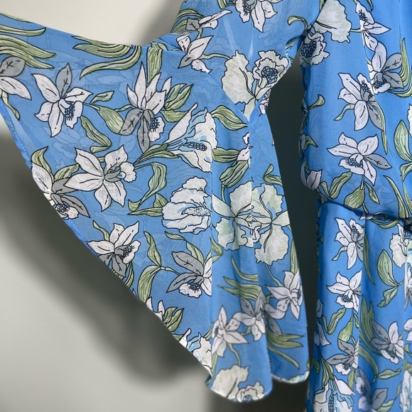 Lulus Stay Sweet Blue Floral Print Chiffon Off Shoulder Romper Size S NWOT - Picture 4 of 6